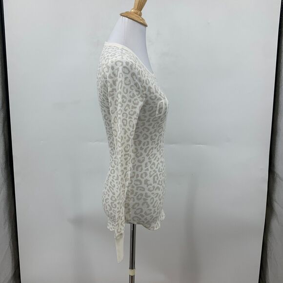 Old Navy Thermal Shirt Women XS Cream Leopard Print Waffle Knit Cuff Long Sleeve - Picture 5 of 15